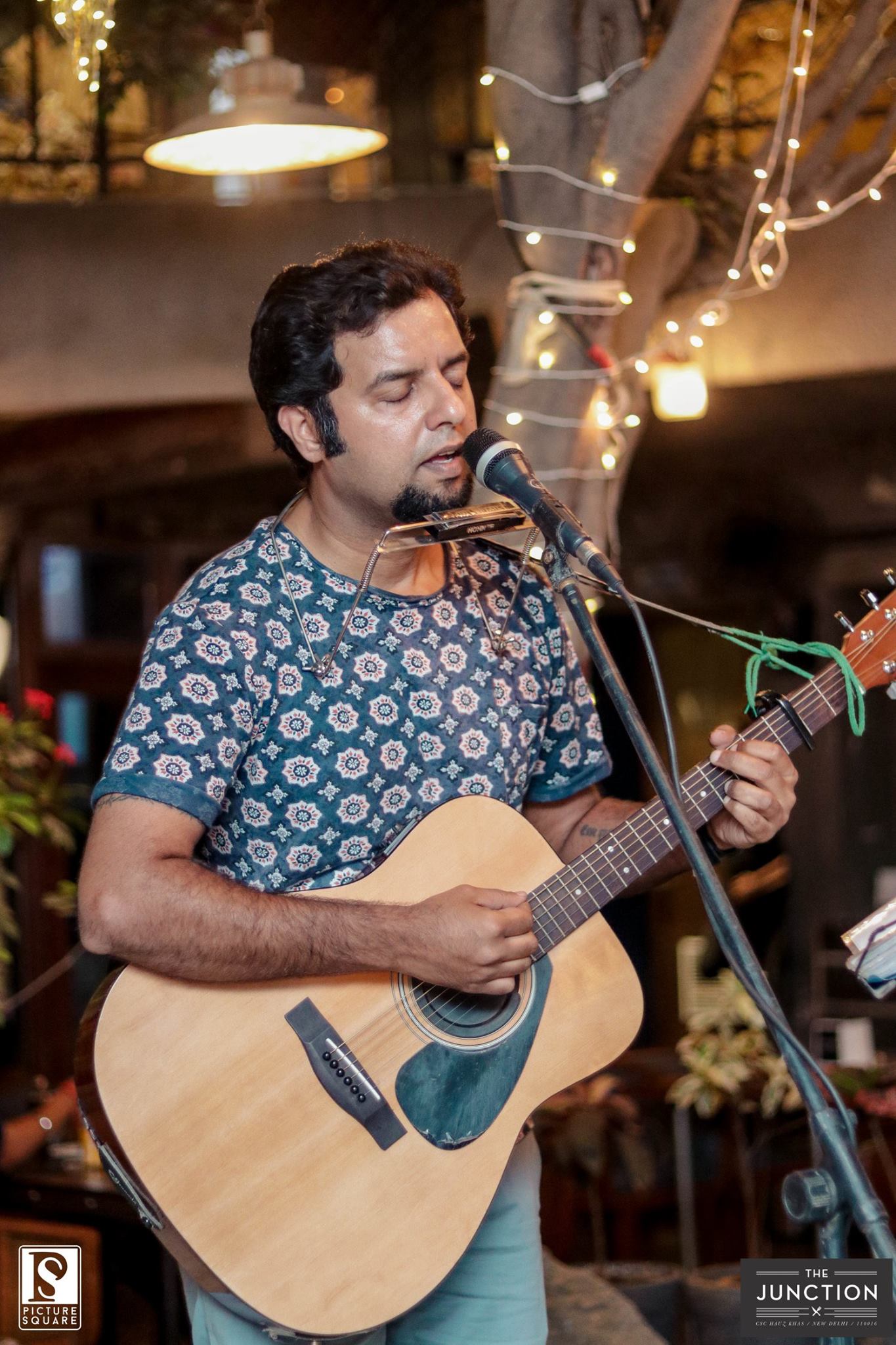 Nitin singing with Guitar